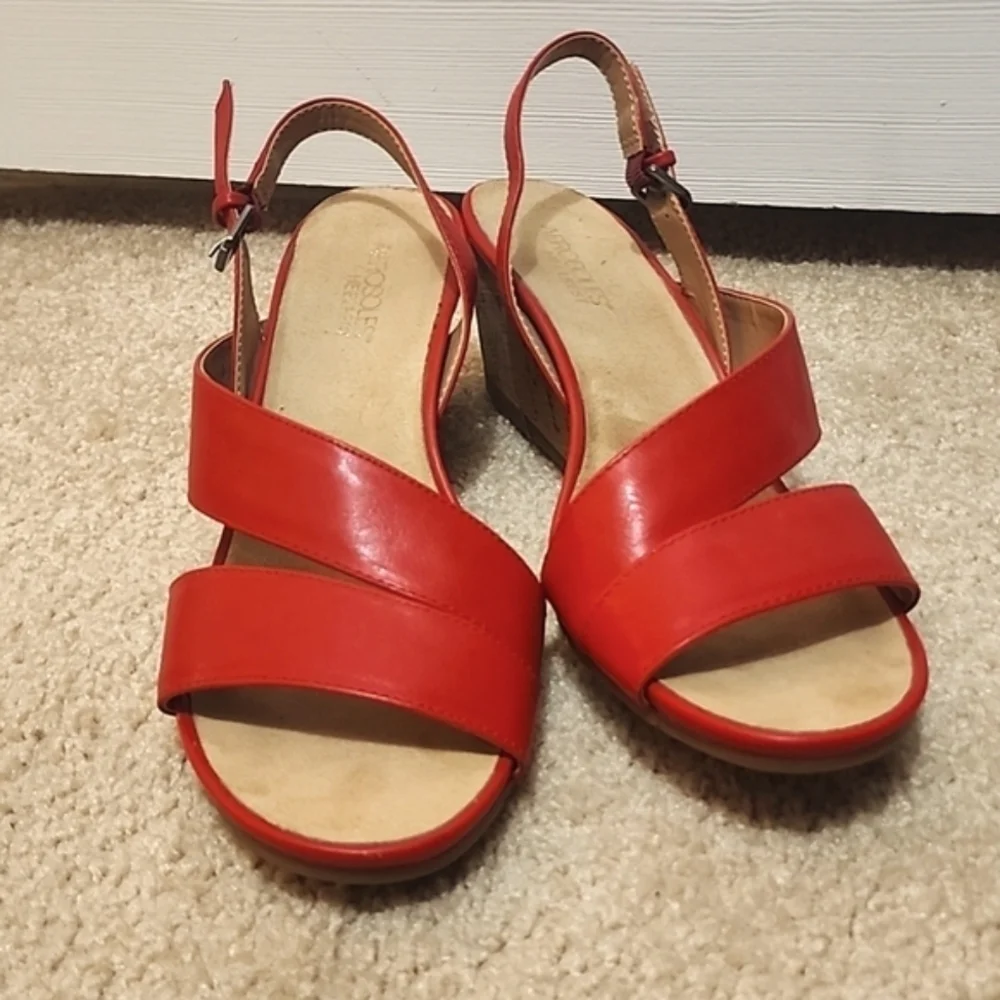 AEROSOLES heelrest red